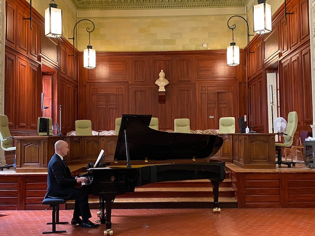 16E9679B-24CD-4FEE-A267-FA1419B6D29D